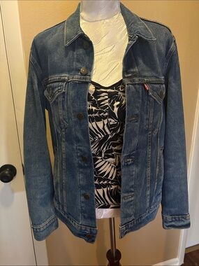 Levi's Blue Denim Jacket with Classic Fit